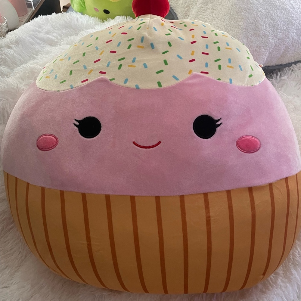 CUPCAKE SQUISHMALLOW LARGE CLARA PINK